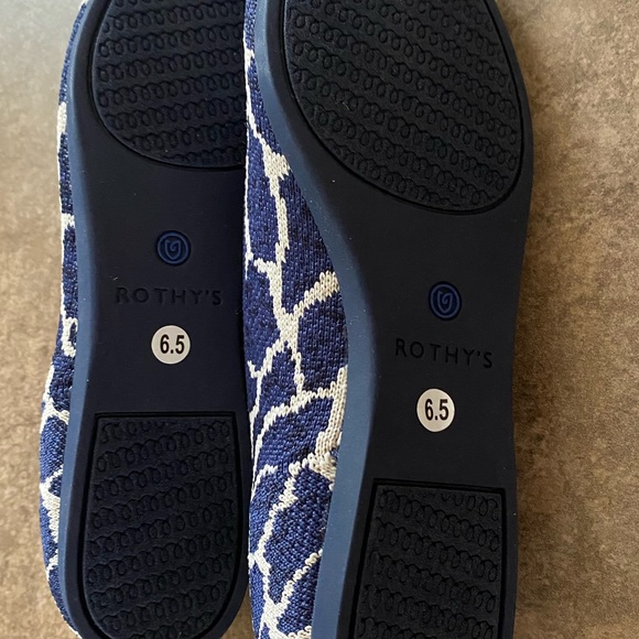 SOLD! Rothy’s Indigo Giraffe Point 🦒 - Picture 4 of 5